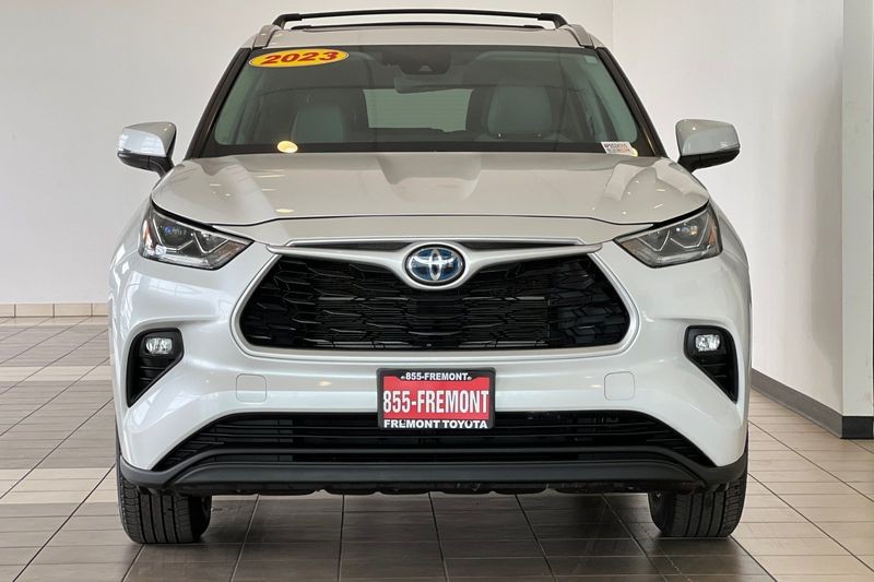 Toyota Highlander Vehicle Full-screen Gallery Image 09