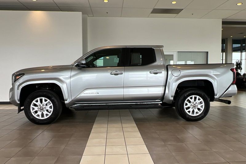 Toyota Tacoma 4WD Vehicle Full-screen Gallery Image 07