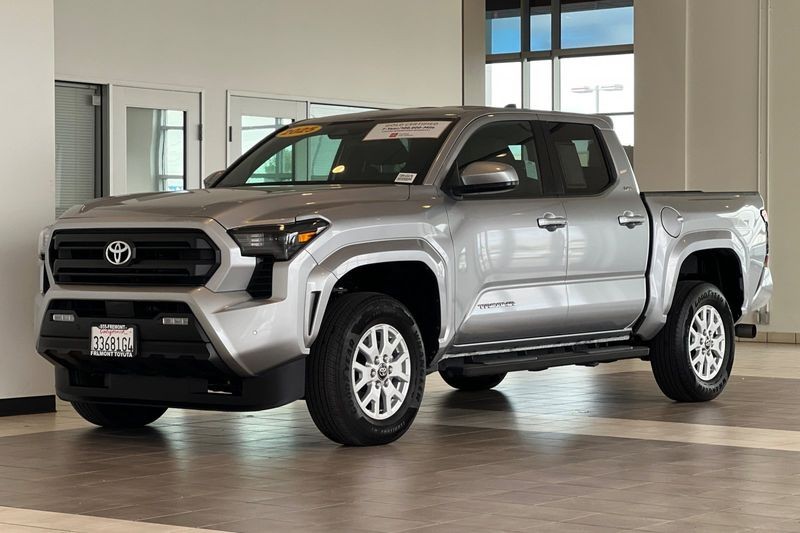 Toyota Tacoma 4WD Vehicle Full-screen Gallery Image 08