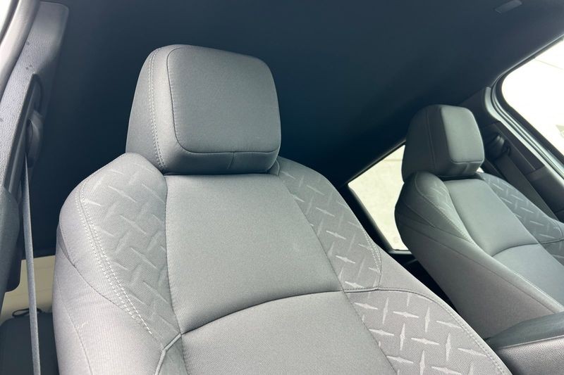 Toyota Tacoma 4WD Vehicle Full-screen Gallery Image 16
