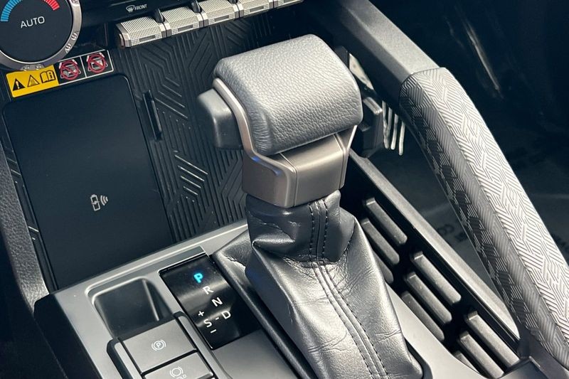 Toyota Tacoma 4WD Vehicle Full-screen Gallery Image 20