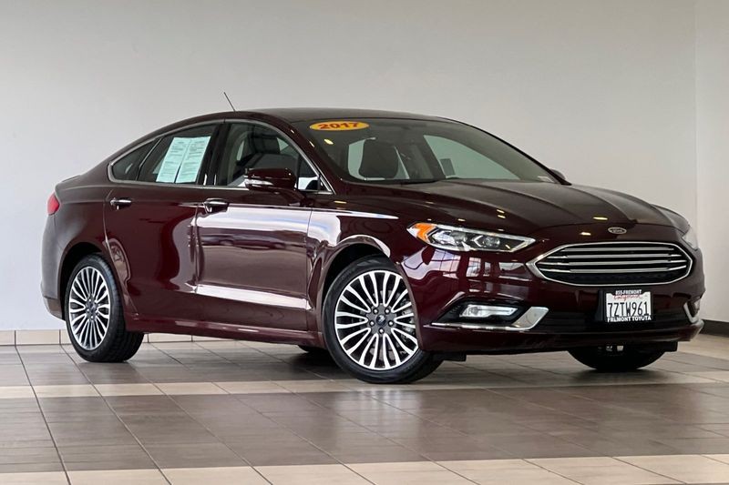 Ford Fusion Vehicle Full-screen Gallery Image 02