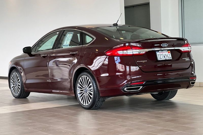 Ford Fusion Vehicle Full-screen Gallery Image 06