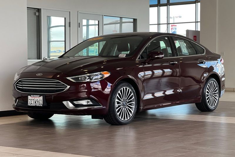 Ford Fusion Vehicle Full-screen Gallery Image 08