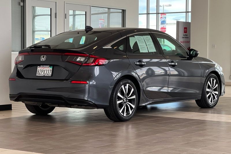 Honda Civic Hatchback Vehicle Full-screen Gallery Image 04