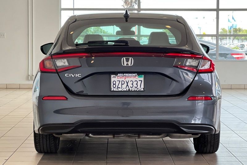 Honda Civic Hatchback Vehicle Full-screen Gallery Image 05