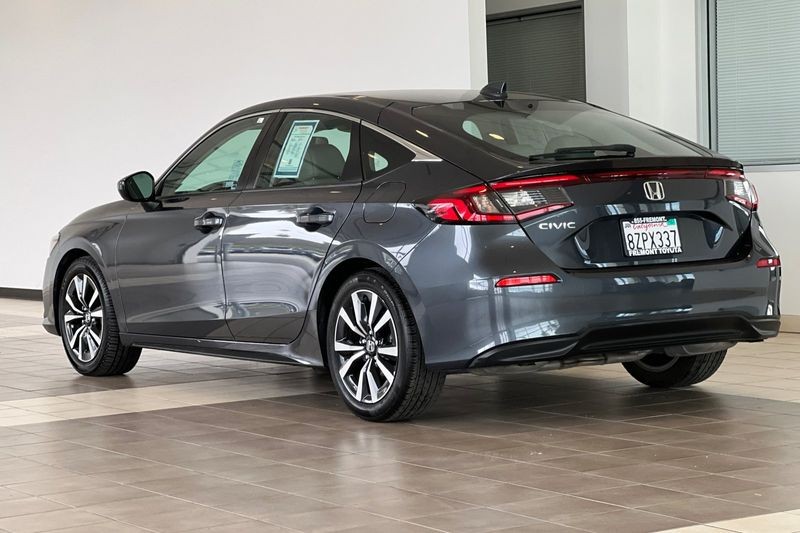 Honda Civic Hatchback Vehicle Full-screen Gallery Image 06