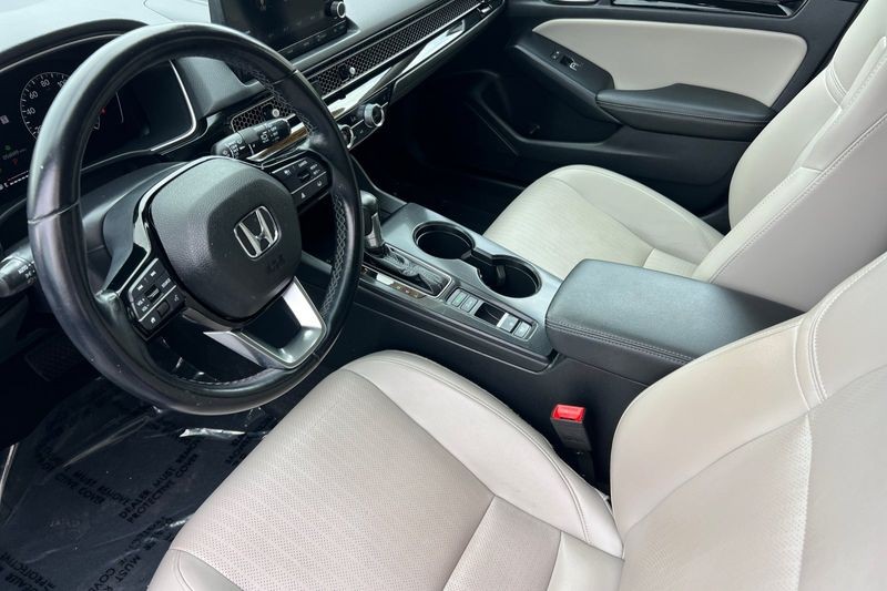 Honda Civic Hatchback Vehicle Full-screen Gallery Image 10