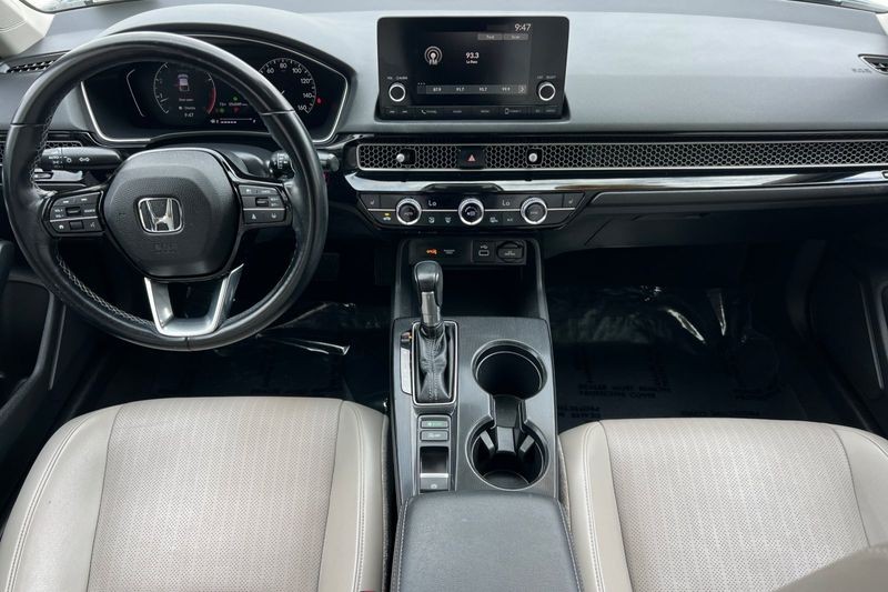 Honda Civic Hatchback Vehicle Full-screen Gallery Image 13