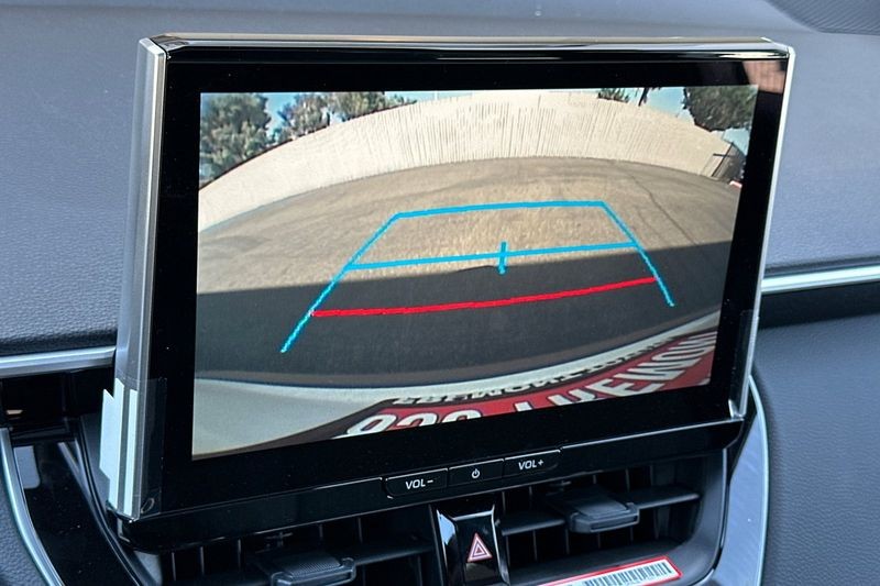 Toyota Corolla Cross Vehicle Full-screen Gallery Image 15
