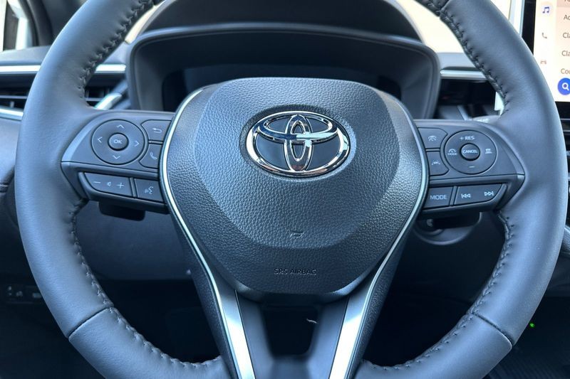 Toyota Corolla Cross Vehicle Full-screen Gallery Image 19