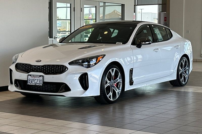 Kia Stinger Vehicle Full-screen Gallery Image 08