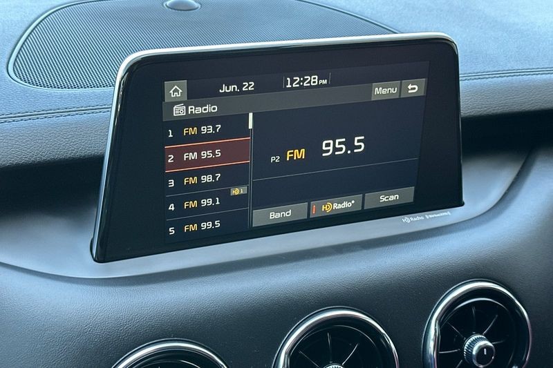 Kia Stinger Vehicle Full-screen Gallery Image 17