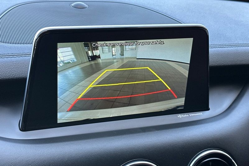 Kia Stinger Vehicle Full-screen Gallery Image 18