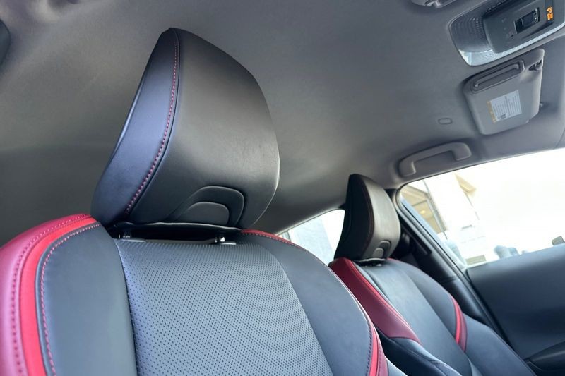 Toyota Prius Prime Vehicle Full-screen Gallery Image 16