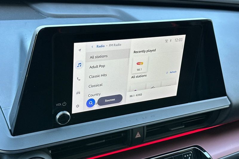 Toyota Prius Prime Vehicle Full-screen Gallery Image 17
