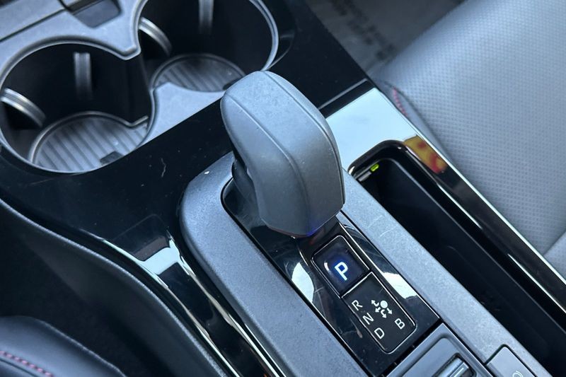 Toyota Prius Prime Vehicle Full-screen Gallery Image 20