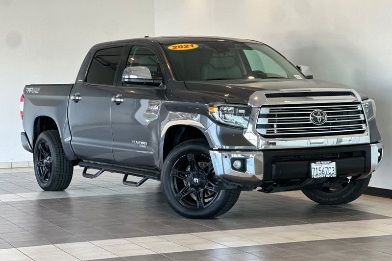 Toyota Tundra 4WD Vehicle Full-screen Gallery Image 02