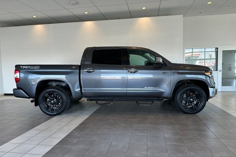 Toyota Tundra 4WD Vehicle Full-screen Gallery Image 03