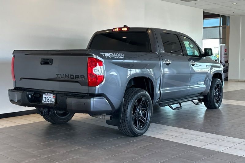 Toyota Tundra 4WD Vehicle Full-screen Gallery Image 04