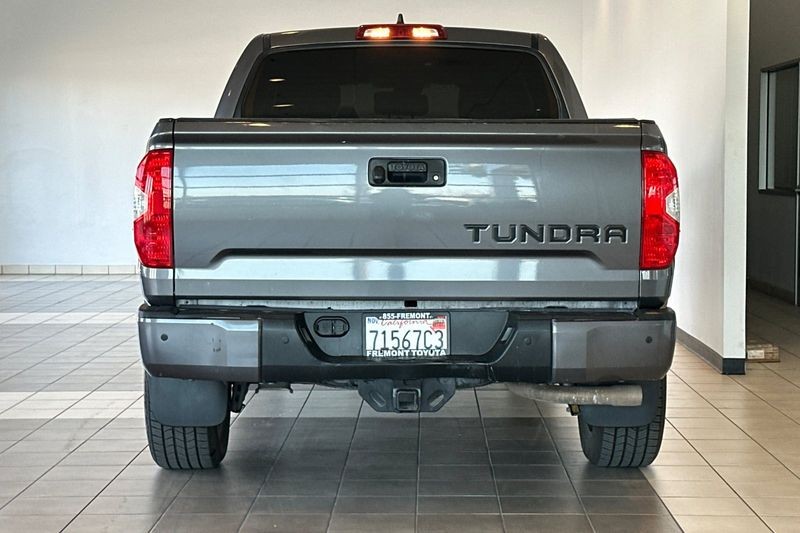 Toyota Tundra 4WD Vehicle Full-screen Gallery Image 05
