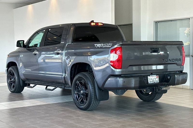Toyota Tundra 4WD Vehicle Full-screen Gallery Image 06