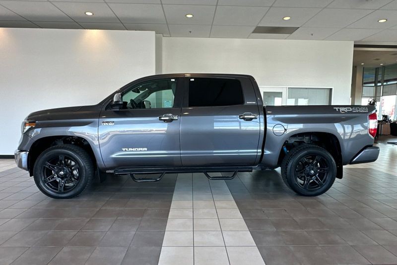 Toyota Tundra 4WD Vehicle Full-screen Gallery Image 07