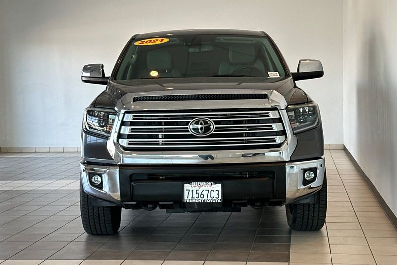 Toyota Tundra 4WD Vehicle Full-screen Gallery Image 09