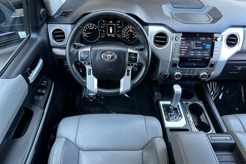 Toyota Tundra 4WD Vehicle Full-screen Gallery Image 14