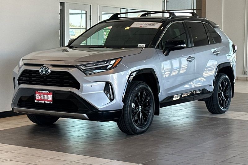 Toyota RAV4 Vehicle Full-screen Gallery Image 08