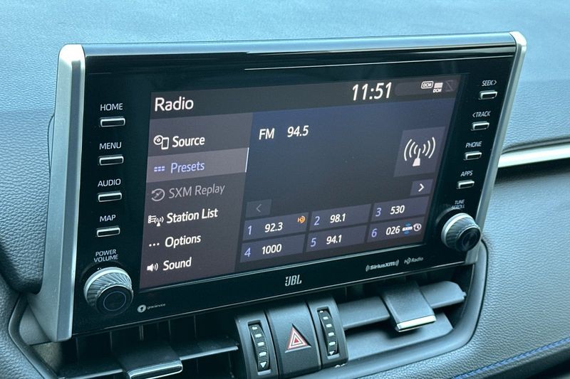Toyota RAV4 Vehicle Full-screen Gallery Image 18