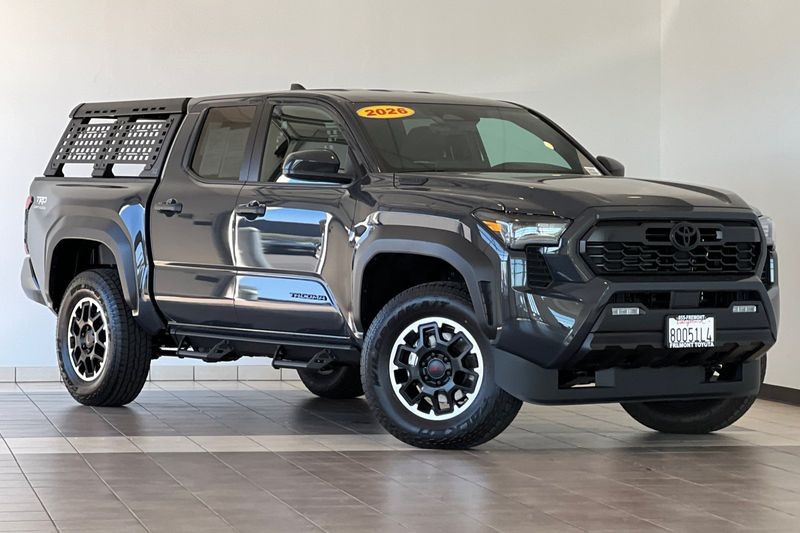 Toyota Tacoma 4WD Vehicle Full-screen Gallery Image 02