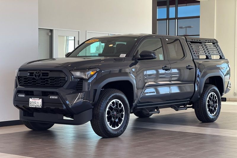 Toyota Tacoma 4WD Vehicle Full-screen Gallery Image 08