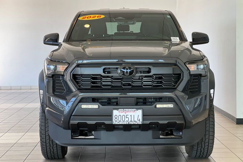 Toyota Tacoma 4WD Vehicle Full-screen Gallery Image 09