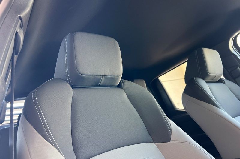 Toyota Tacoma 4WD Vehicle Full-screen Gallery Image 16