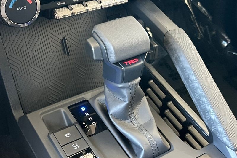 Toyota Tacoma 4WD Vehicle Full-screen Gallery Image 20