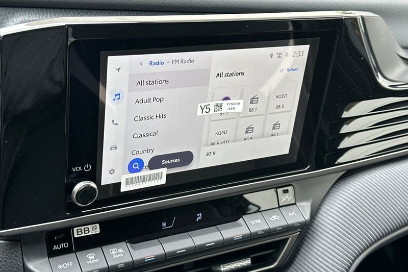 Toyota Camry Vehicle Full-screen Gallery Image 14
