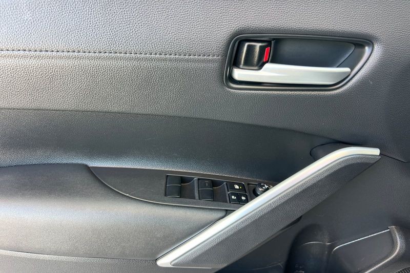 Toyota Corolla Cross Vehicle Full-screen Gallery Image 11