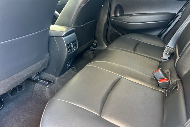 Toyota Corolla Cross Vehicle Full-screen Gallery Image 12