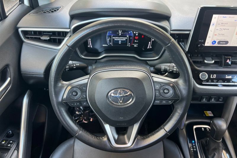 Toyota Corolla Cross Vehicle Full-screen Gallery Image 14