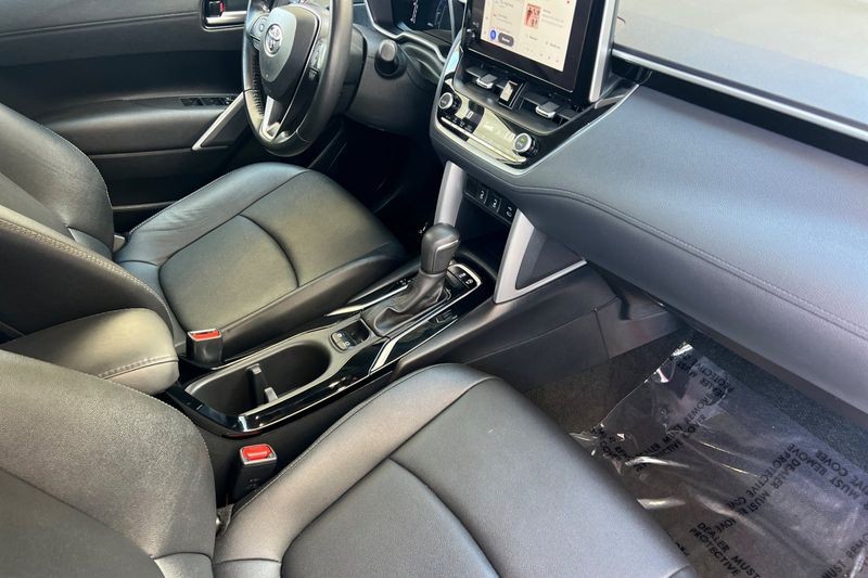 Toyota Corolla Cross Vehicle Full-screen Gallery Image 16