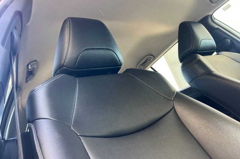 Toyota Corolla Cross Vehicle Full-screen Gallery Image 17