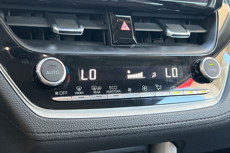 Toyota Corolla Cross Vehicle Full-screen Gallery Image 20