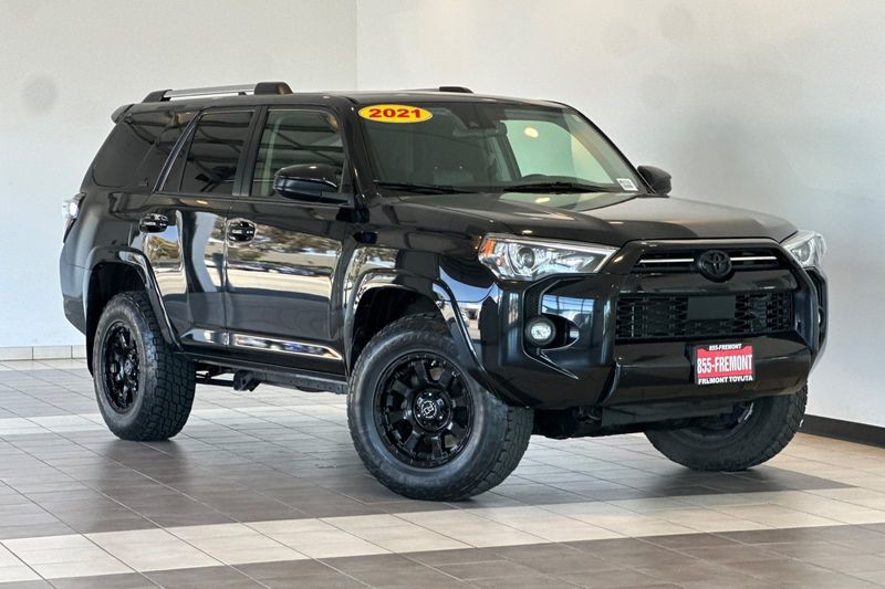 Toyota 4Runner Vehicle Full-screen Gallery Image 02