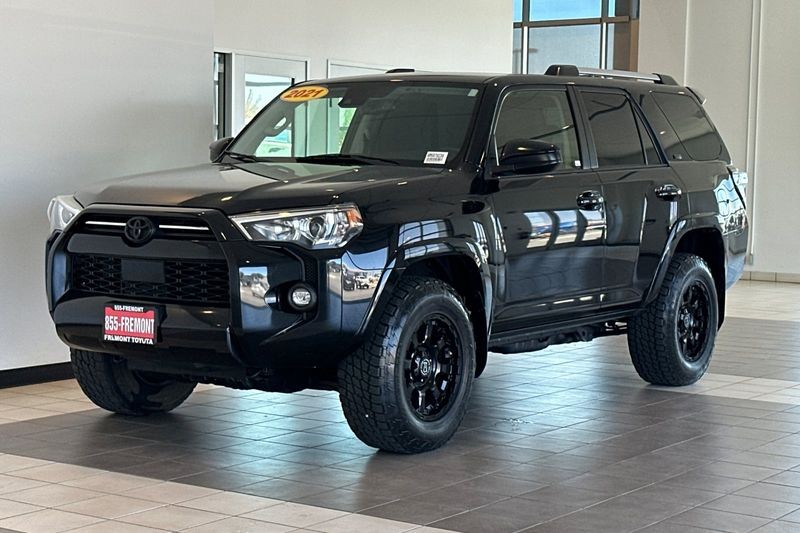 Toyota 4Runner Vehicle Full-screen Gallery Image 08