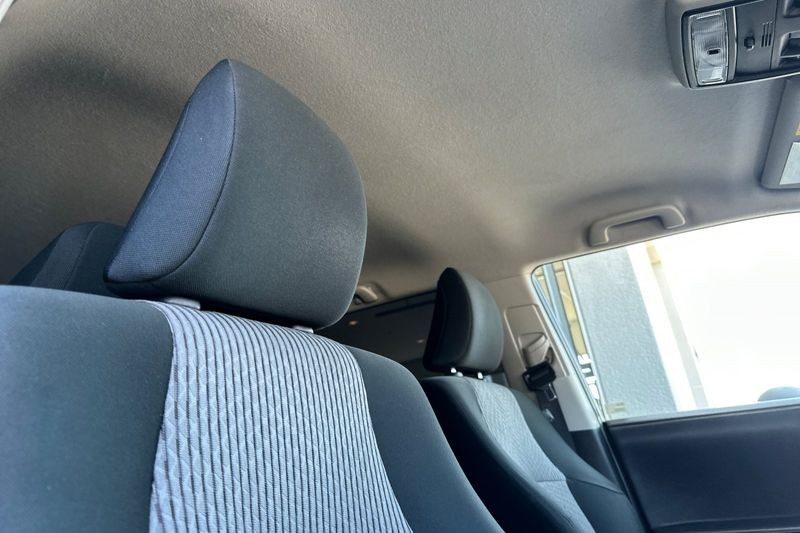 Toyota 4Runner Vehicle Full-screen Gallery Image 18