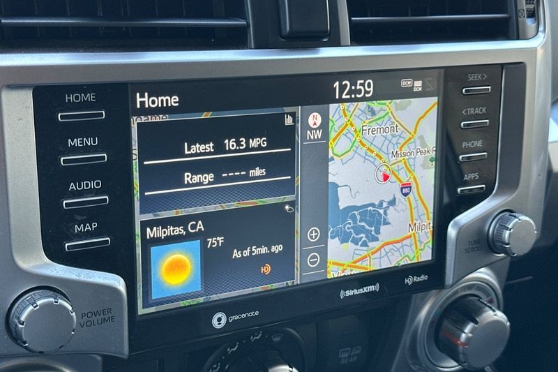 Toyota 4Runner Vehicle Full-screen Gallery Image 20
