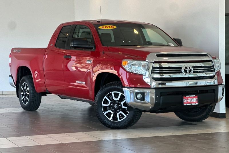 Toyota Tundra 4WD Vehicle Full-screen Gallery Image 02