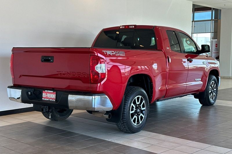 Toyota Tundra 4WD Vehicle Full-screen Gallery Image 04