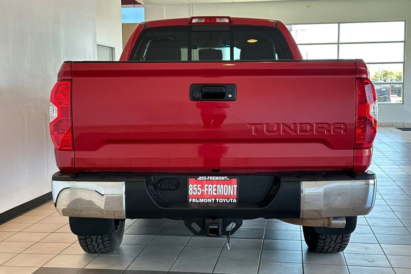 Toyota Tundra 4WD Vehicle Full-screen Gallery Image 05